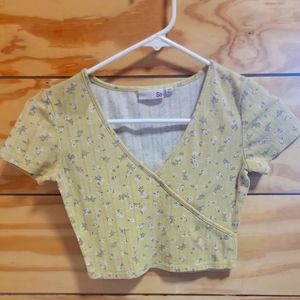 SO cute  V neck crop top